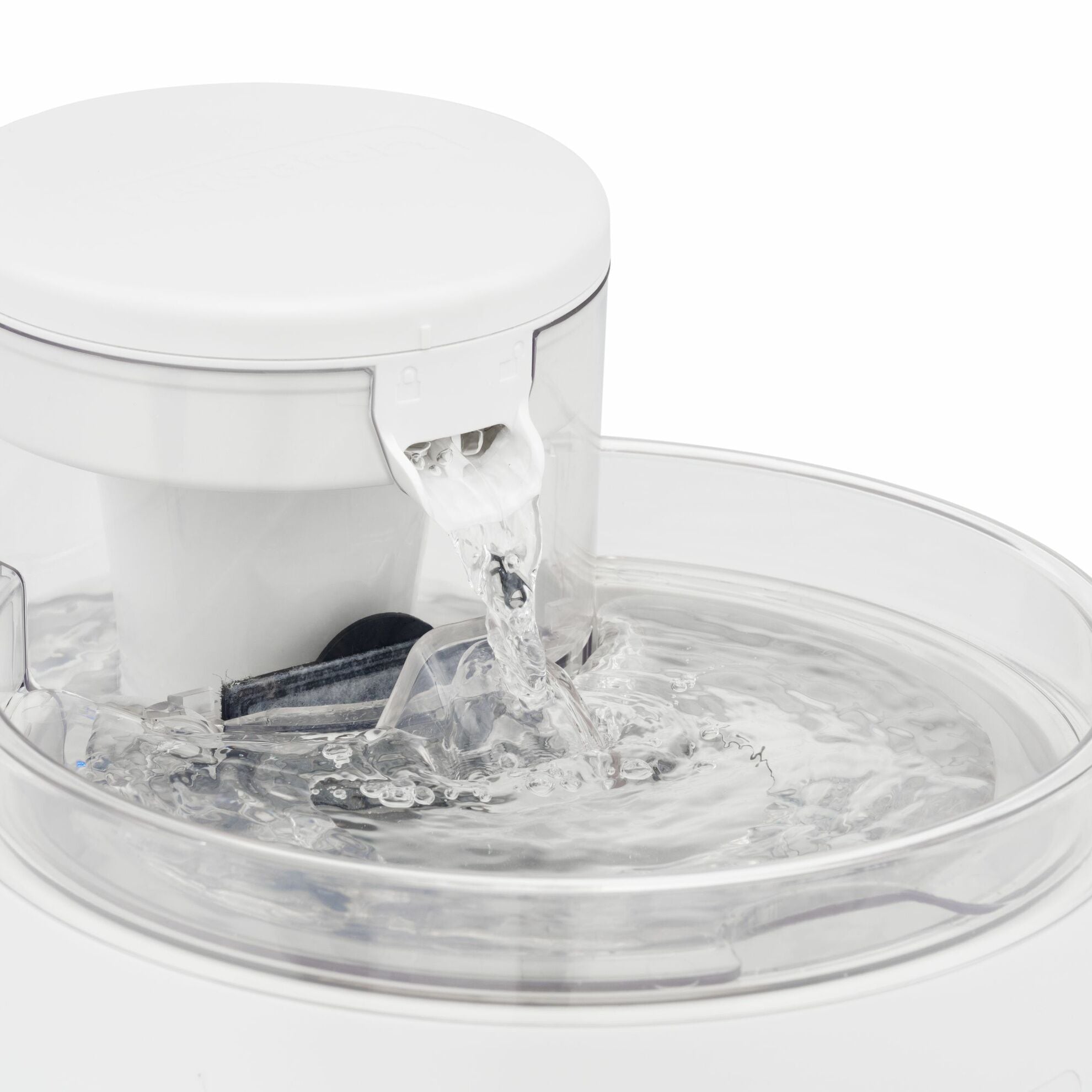 Outlast pump-free water fountain with dual filtration